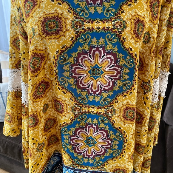 Bundle(2)Blouses - Picture 11 of 12